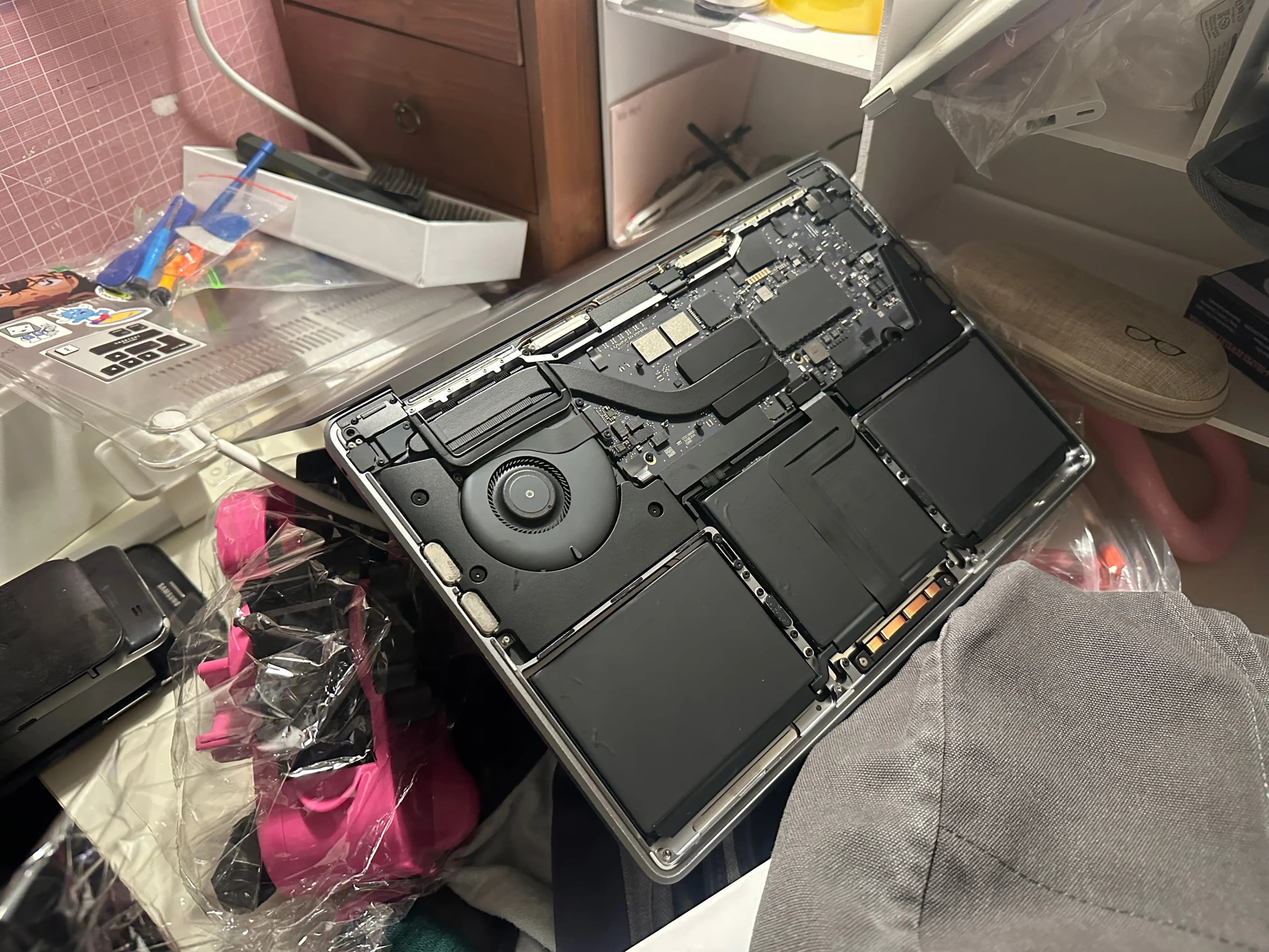 Cómo manejar un MacBook dañado por agua y reseña de reparación en One Point Repair-3