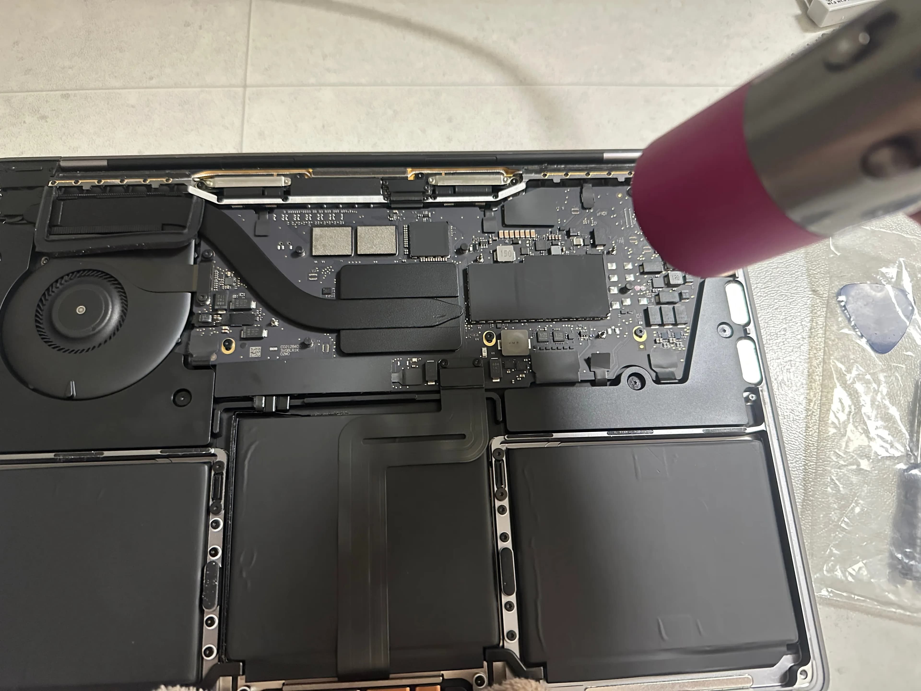 Cómo manejar un MacBook dañado por agua y reseña de reparación en One Point Repair-2