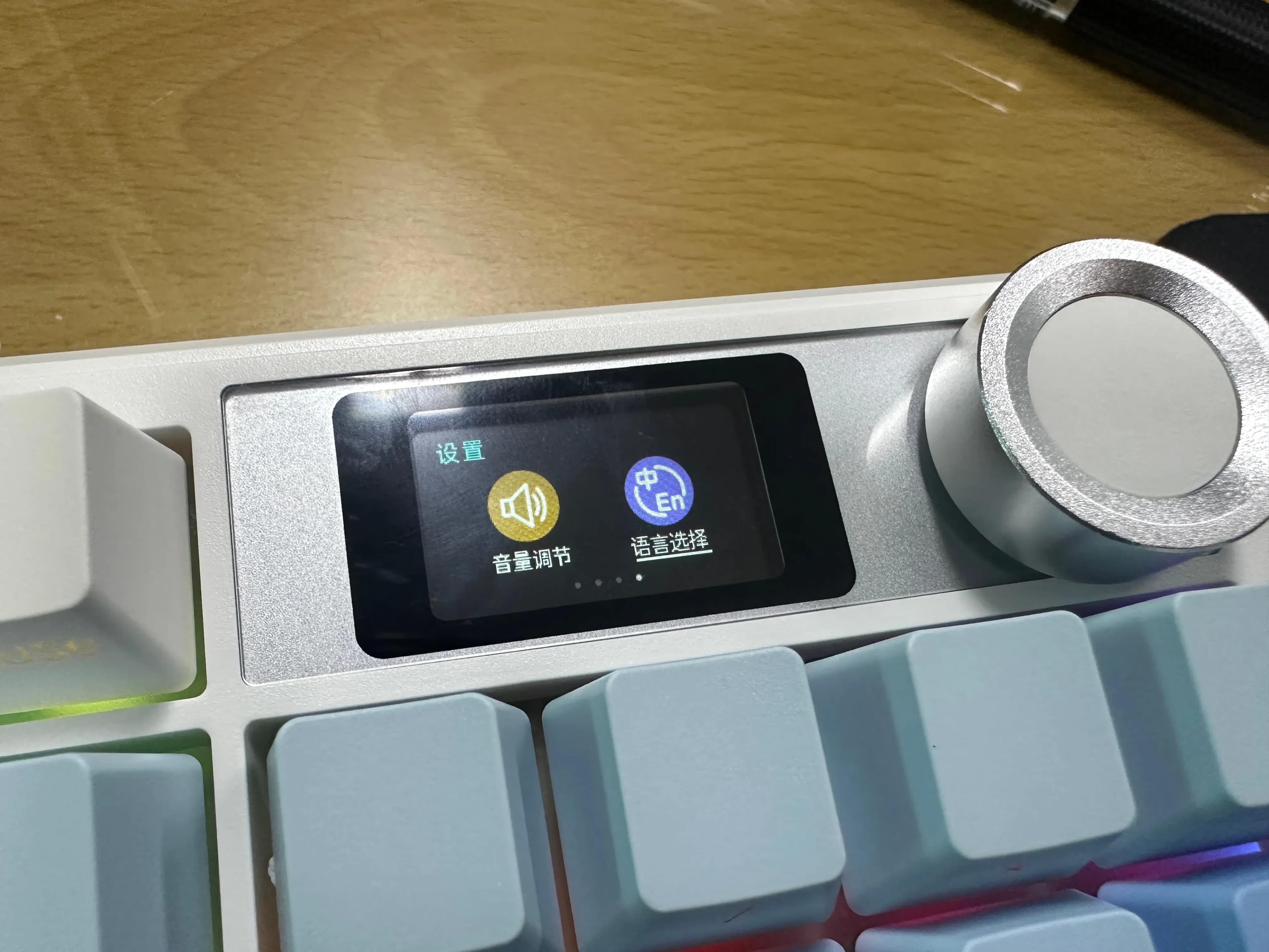 AULA 독거미 F108 pro 風鈴軸および Outemu 静音ピーチ軸 v3 交換レビュー-8
